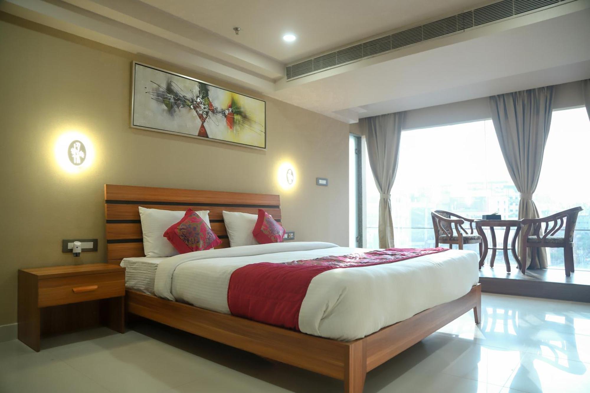 Hotel Apollo Grand Guwahati Exteriör bild