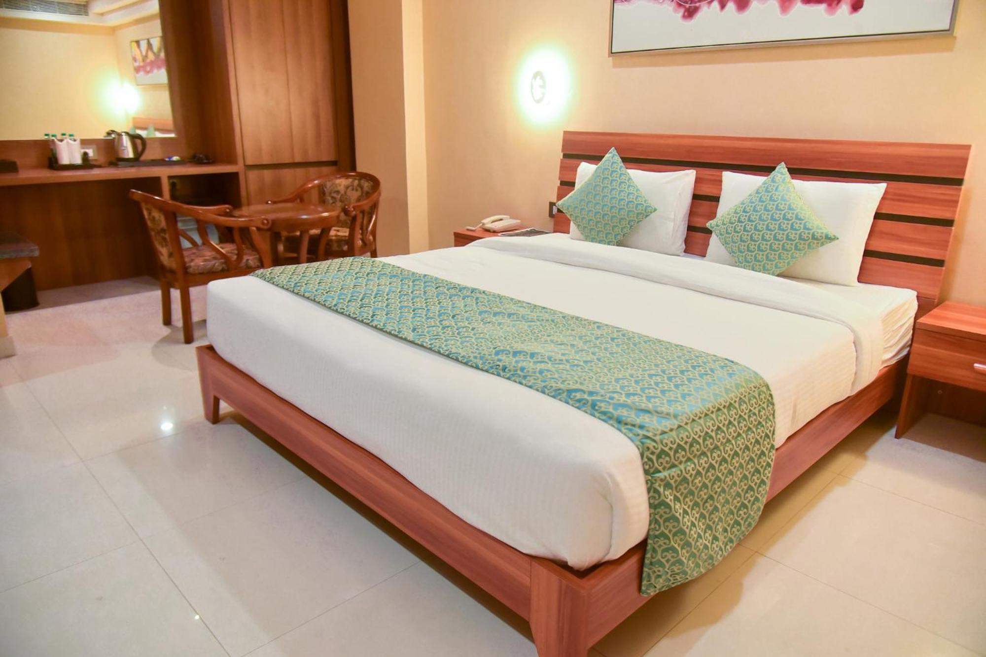 Hotel Apollo Grand Guwahati Exteriör bild