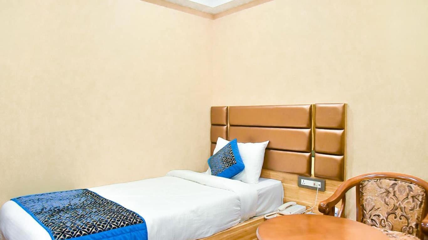 Hotel Apollo Grand Guwahati Exteriör bild