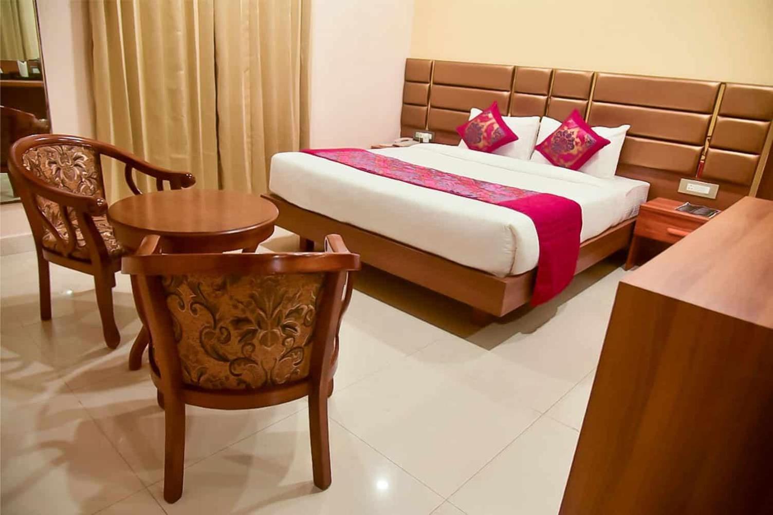 Hotel Apollo Grand Guwahati Exteriör bild