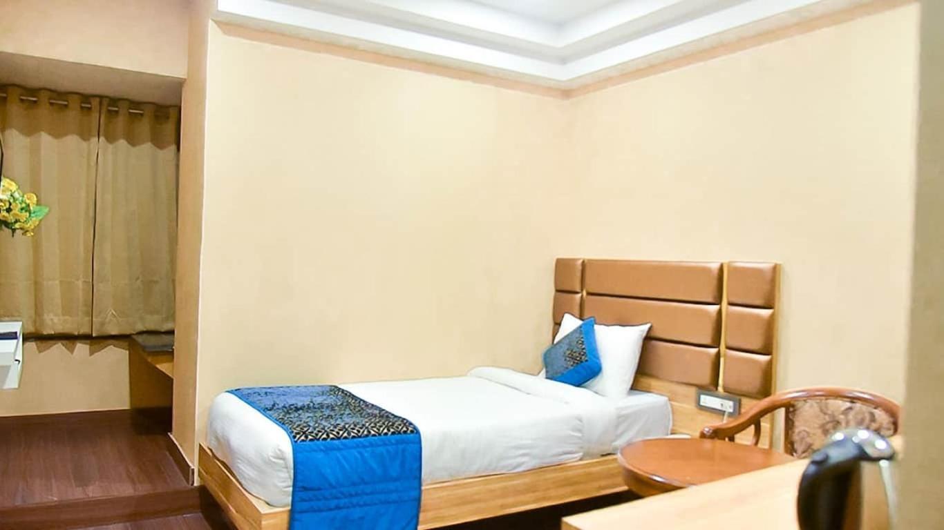 Hotel Apollo Grand Guwahati Exteriör bild
