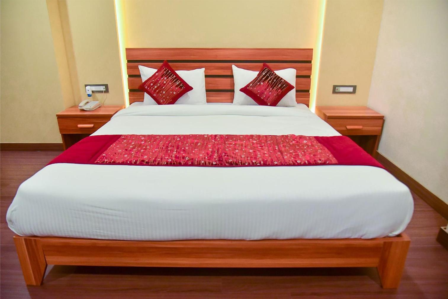 Hotel Apollo Grand Guwahati Exteriör bild