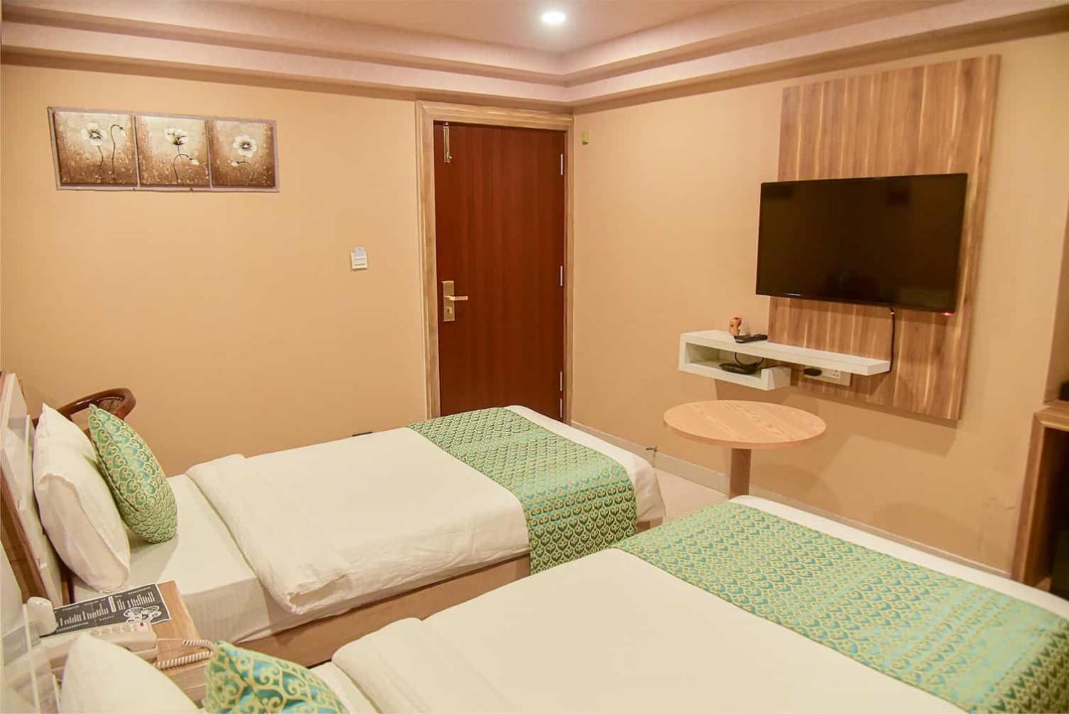 Hotel Apollo Grand Guwahati Exteriör bild