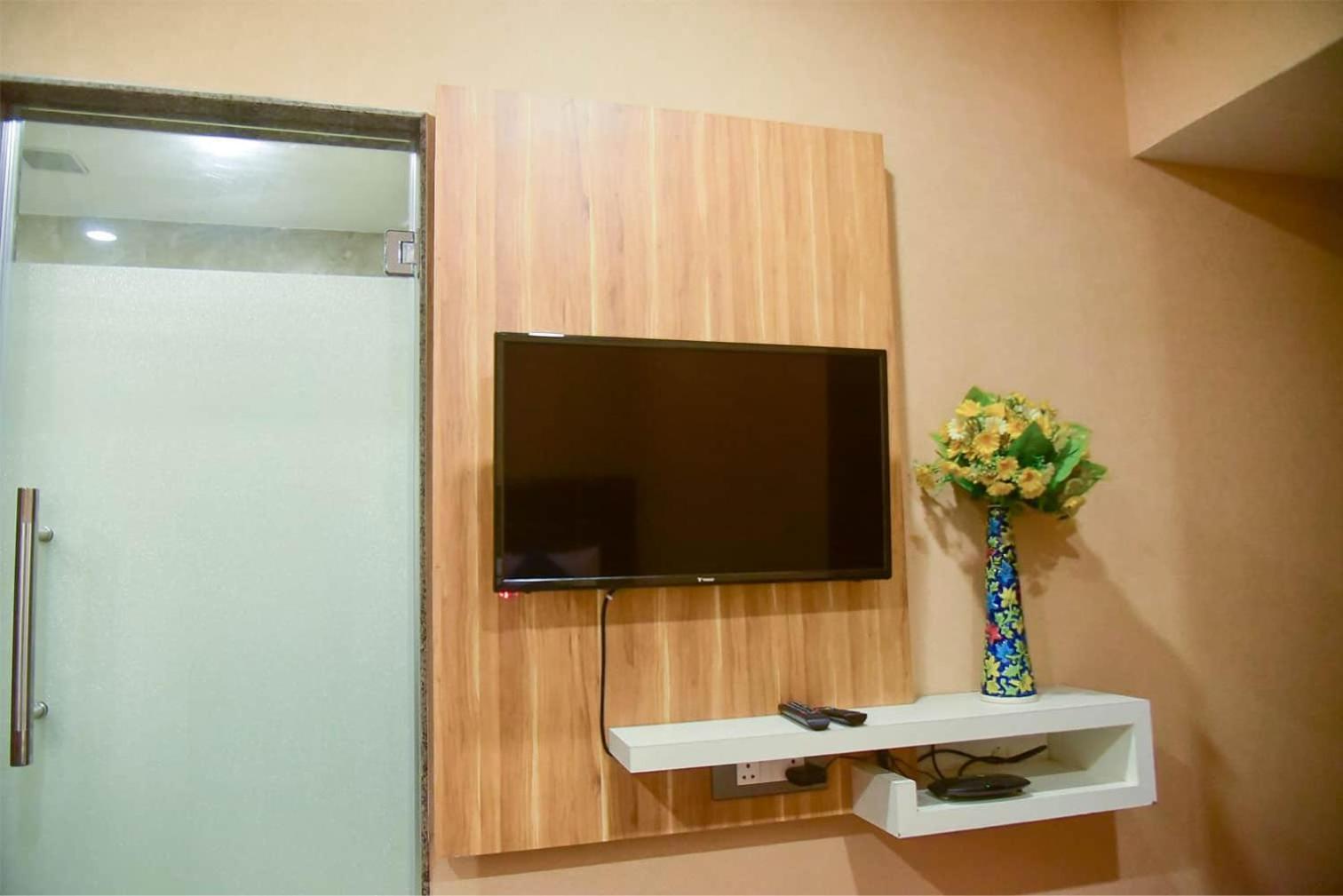 Hotel Apollo Grand Guwahati Exteriör bild