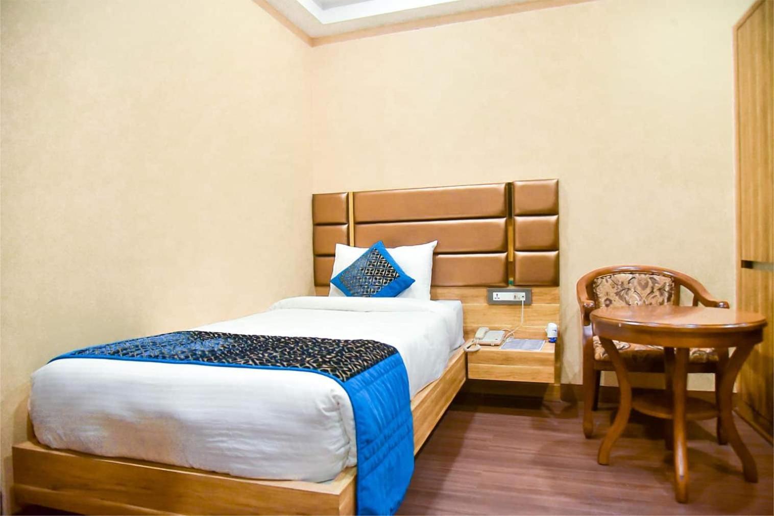 Hotel Apollo Grand Guwahati Exteriör bild