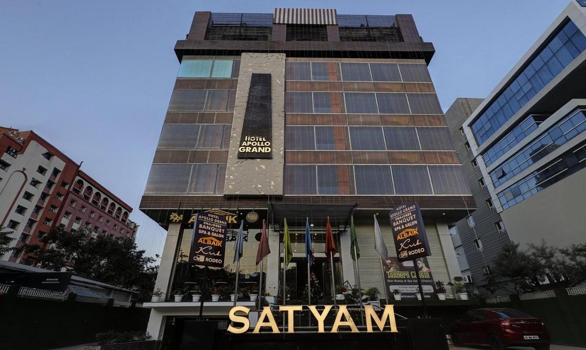 Hotel Apollo Grand Guwahati Exteriör bild